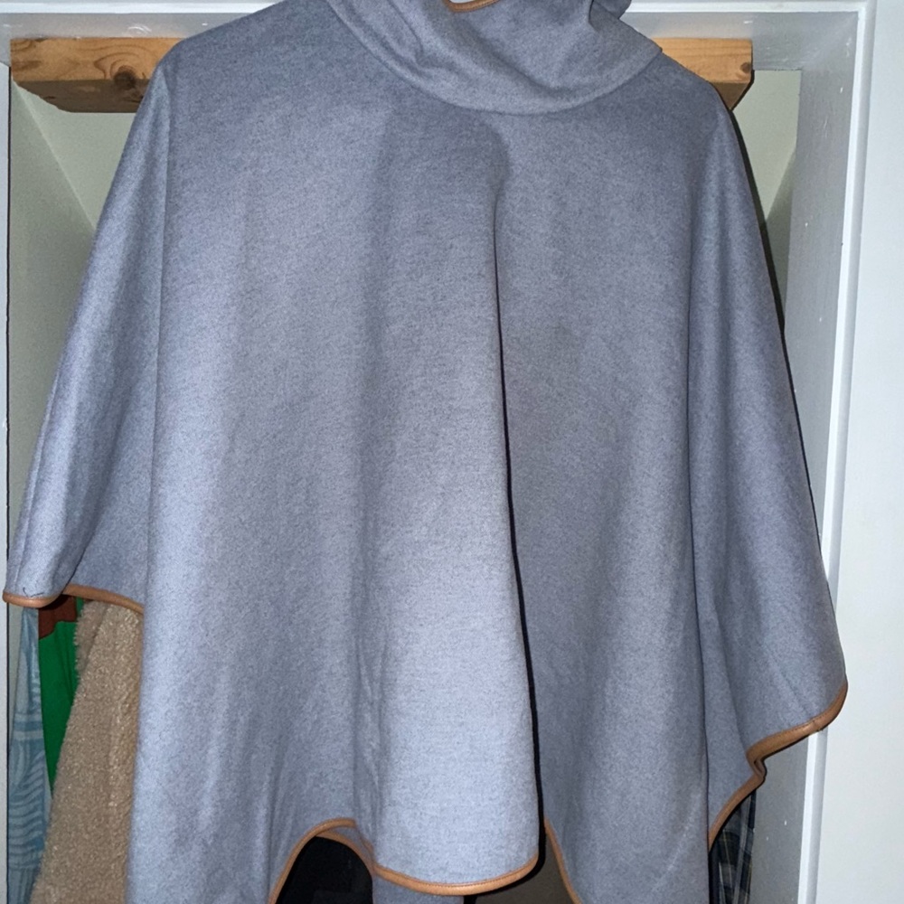 Tuckernuck Gray Cape with Tan Edging